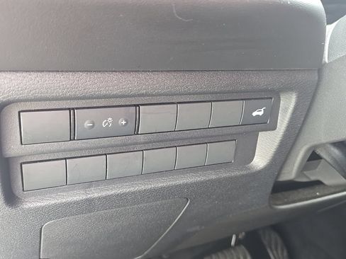 Used 2025 Mitsubishi Outlander SE FWD image 14
