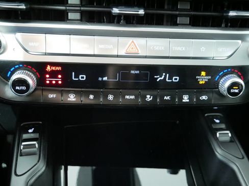 Certified 2024 Kia Telluride S w/ S Sunroof Package AWD/4WD image 33