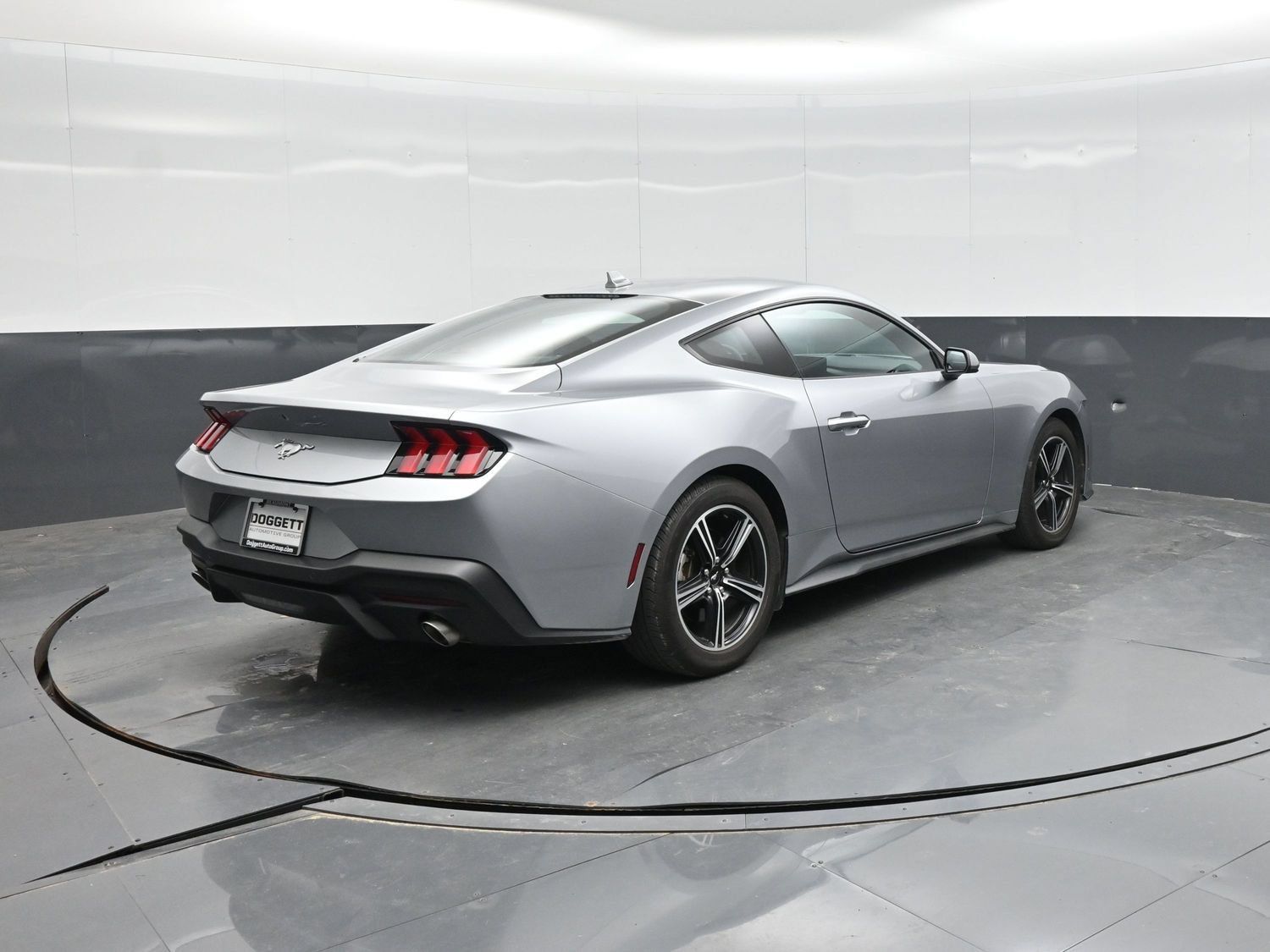 Used 2025 Ford Mustang Coupe RWD image 5