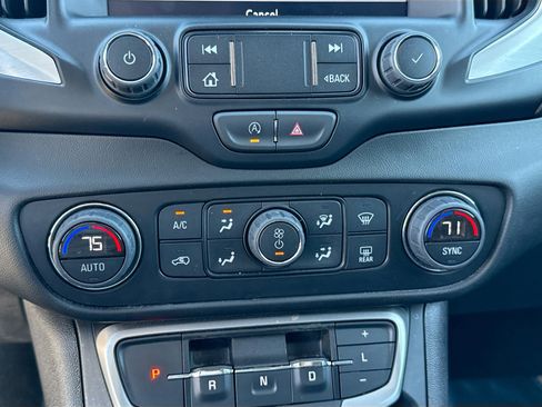 Used 2024 GMC Terrain SLT image 34