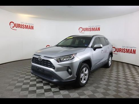 Used 2021 Toyota RAV4 XLE w/ Convenience Package image 3