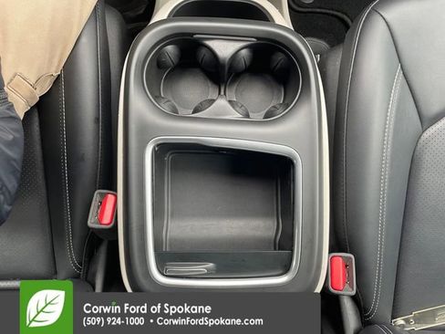 Used 2024 Chrysler Pacifica Touring-L image 38