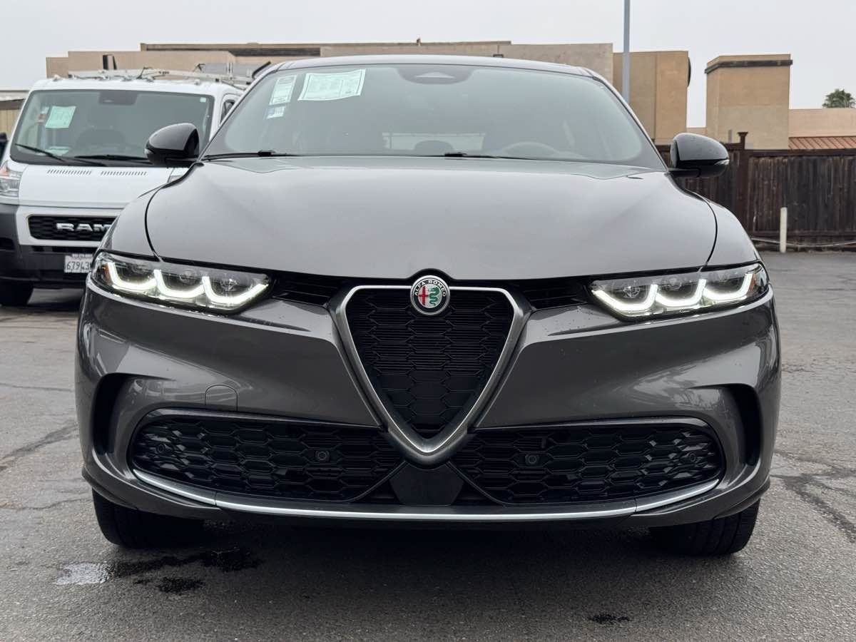 Used 2024 Alfa Romeo Tonale Ti w/ Premium Interior Package AWD/4WD image 5