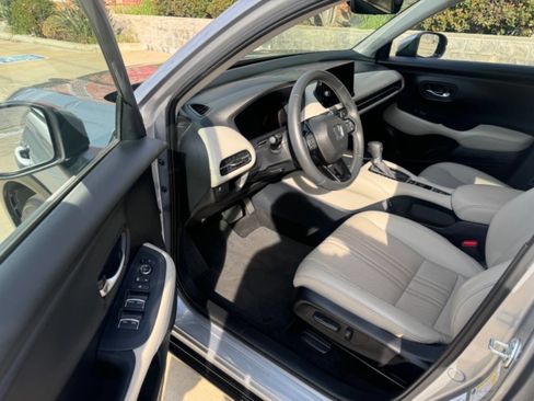 Used 2024 Honda HR-V EX-L image 10