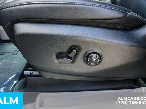 Used 2024 Chrysler Pacifica Touring-L FWD image 35