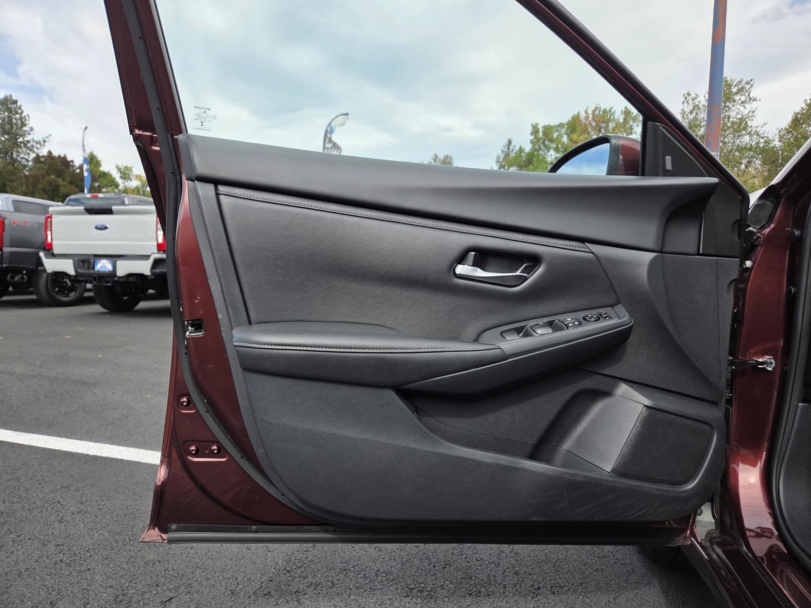 Used 2025 Nissan Sentra SV FWD image 12