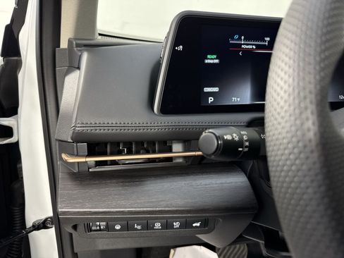 New 2025 Nissan Ariya AWD image 15