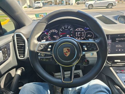 Used 2020 Porsche Cayenne AWD/4WD image 6
