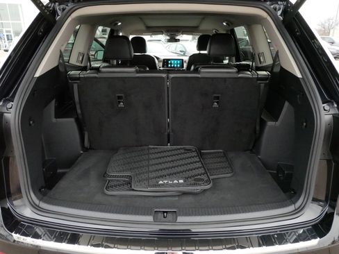 Certified 2024 Volkswagen Atlas SE image 18