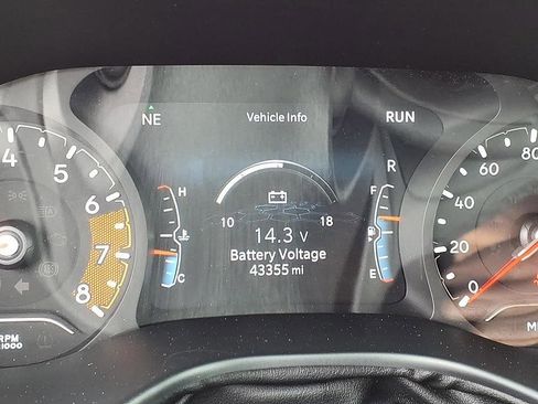 Used 2024 Jeep Compass Latitude image 33