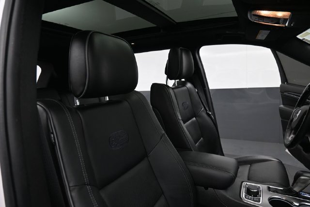 Used 2020 Jeep Grand Cherokee Overland AWD/4WD image 32