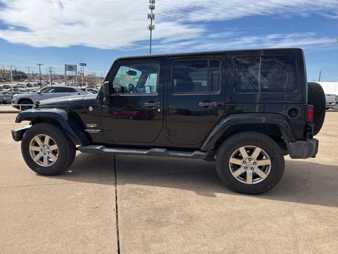 Used 2015 Jeep Wrangler Unlimited Sahara w/ Connectivity Group image 4