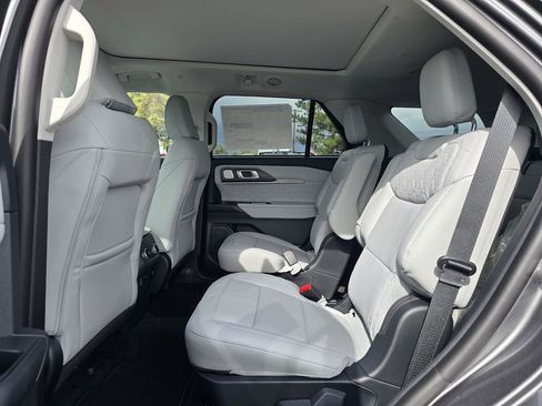 New 2026 Ford Explorer Platinum w/ LUX Leather Package AWD/4WD image 13