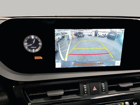 Used 2025 Lexus ES 300h w/ Premium Package FWD image 27