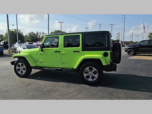 Used 2016 Jeep Wrangler Unlimited Sahara w/ Connectivity Group AWD/4WD image 28