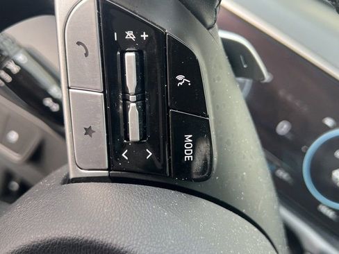 Used 2022 Hyundai Santa Cruz Limited image 16