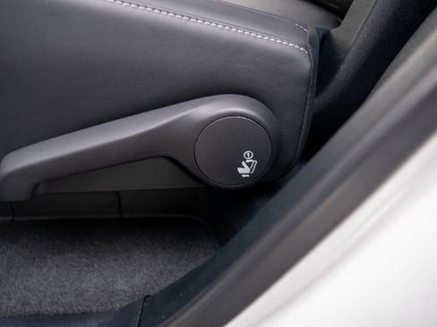 Used 2021 Lexus RX 450hL AWD w/ Premium Package image 18