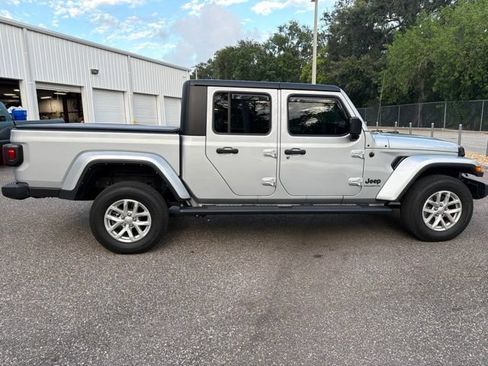 Used 2023 Jeep Gladiator Sport AWD/4WD image 5