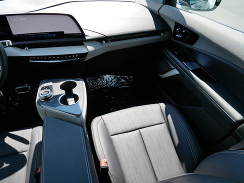 Certified 2025 Cadillac Optiq Sport 2 w/ LPO, Floor Liner Package AWD/4WD image 9