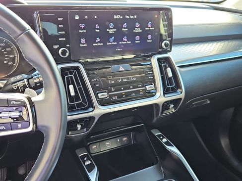 Used 2022 Kia Sorento EX w/ Panoramic Sunroof Package AWD/4WD image 28