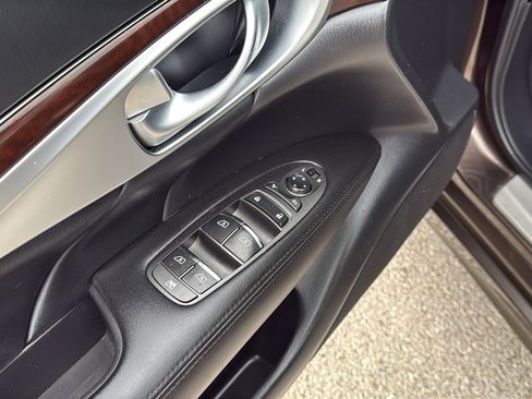 Used 2019 INFINITI Q70 Luxe w/ Sport Package image 9