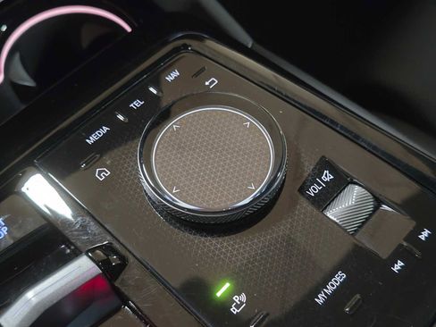 Used 2024 BMW i5 eDrive40i w/ Premium Package image 33