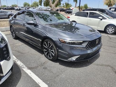 Used 2025 Honda Accord Touring image 2