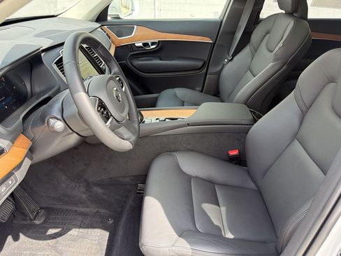 Used 2024 Volvo XC90 T8 Plus w/ Protection Package Premier AWD/4WD image 5