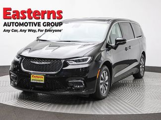 Used 2024 Chrysler Pacifica Limited FWD video 1