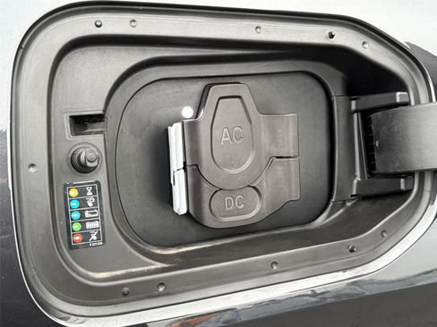 Used 2022 BMW iX xDrive50 w/ Dynamic Handling Package image 19