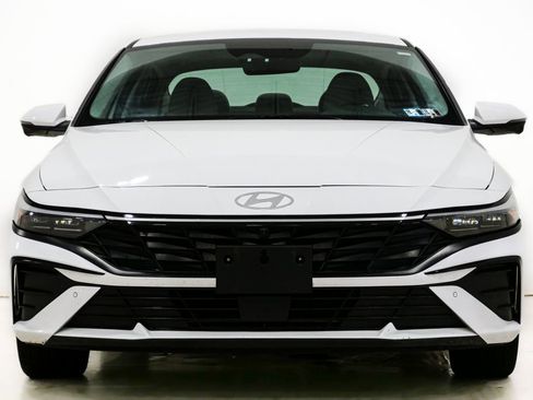 Used 2024 Hyundai Elantra Limited FWD image 2