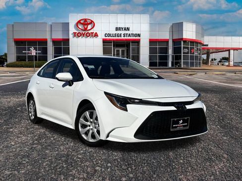 Used 2024 Toyota Corolla LE image 1