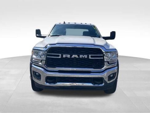 Used 2022 RAM 5500 Tradesman w/ Chrome Appearance Group AWD/4WD image 2