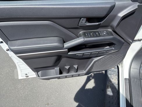 Used 2025 Toyota 4Runner 4WD image 9