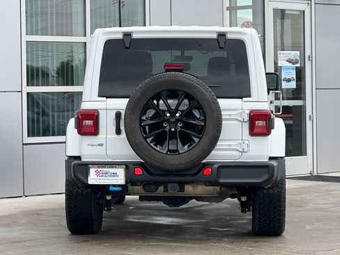 Used 2023 Jeep Wrangler Unlimited Sahara w/ Cold Weather Group AWD/4WD image 5