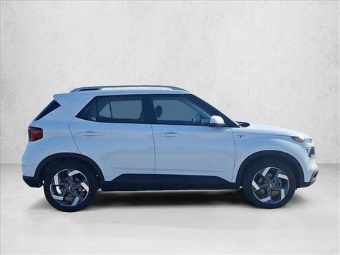 Used 2025 Hyundai Venue SEL image 4