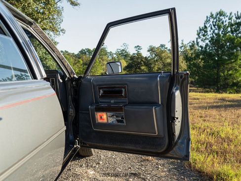 Used 1988 Cadillac Brougham image 23