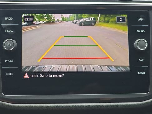 Certified 2023 Volkswagen Tiguan SE R-Line FWD image 24