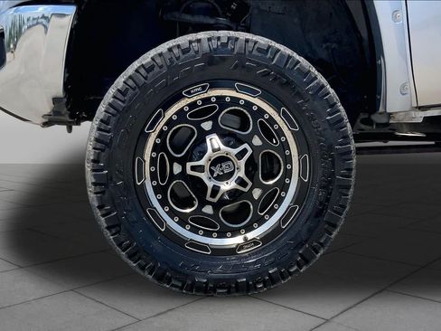 Used 2019 Toyota Tundra SR5 w/ SR5 Upgrade Package AWD/4WD image 11