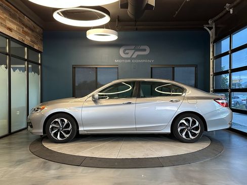 Used 2017 Honda Accord EX-L image 6