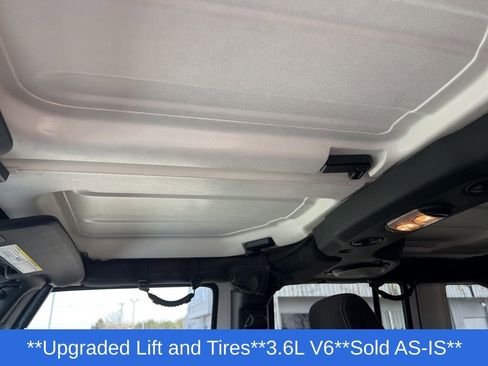 Used 2013 Jeep Wrangler Unlimited Sahara w/ Dual Top Group AWD/4WD image 24