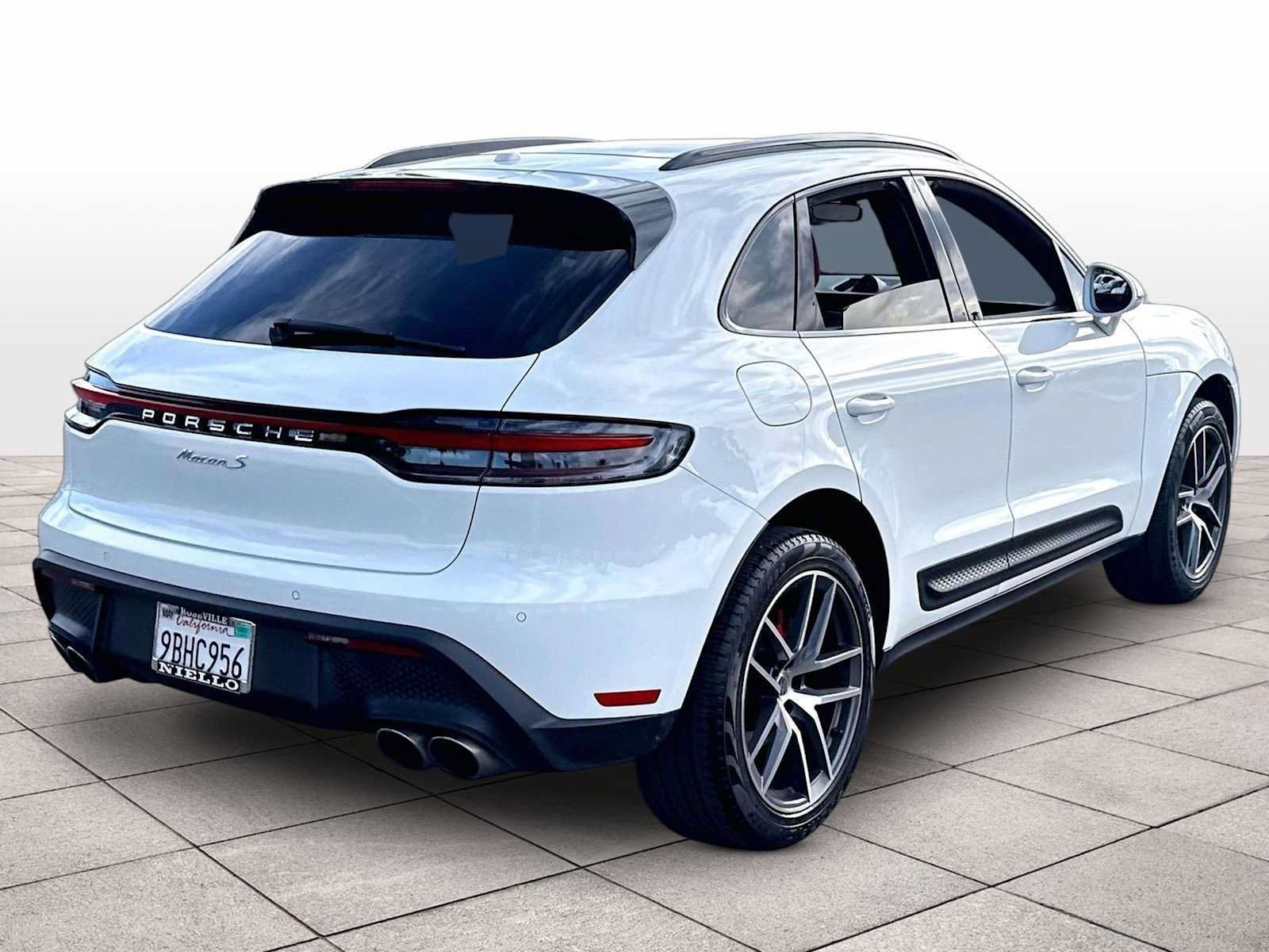 Used 2022 Porsche Macan S AWD/4WD image 14