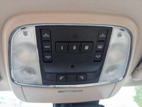 Used 2017 Chrysler 300 C w/ Safetytec Plus Group AWD/4WD image 25