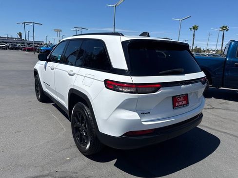 Certified 2024 Jeep Grand Cherokee Altitude AWD/4WD image 5