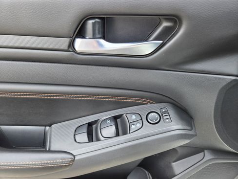 Used 2021 Nissan Altima 2.5 SR w/ SR Premium Package image 17