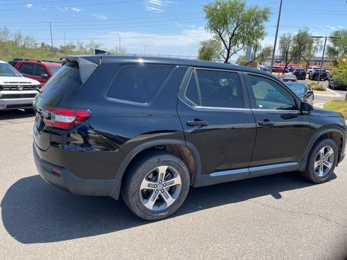 Used 2025 Honda Pilot EX-L image 4