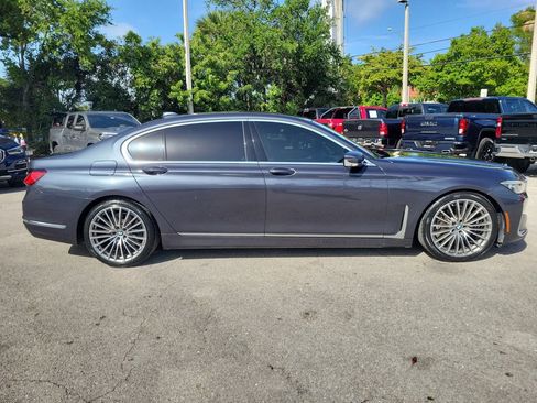 Used 2020 BMW 740i image 9