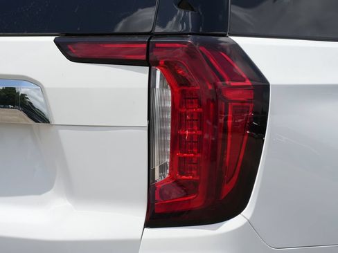 Used 2024 GMC Yukon SLT RWD image 21