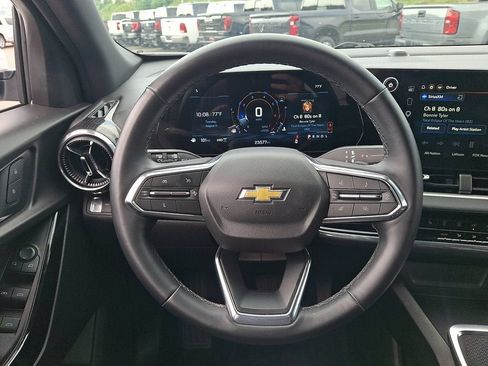 Used 2025 Chevrolet Equinox LT AWD/4WD image 19