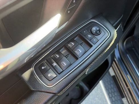 Used 2020 RAM 1500 Laramie AWD/4WD image 27